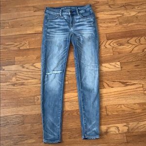 American Eagle Skinny Jeans with Rip